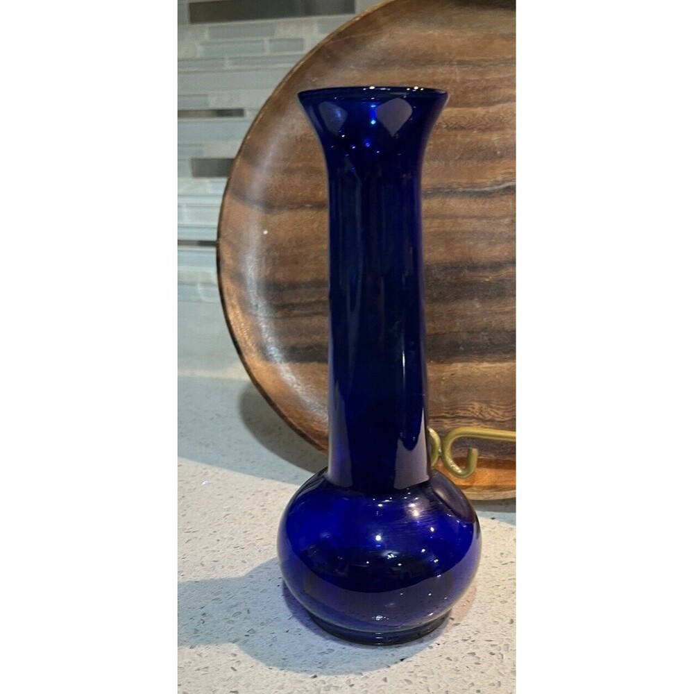 VINTAGE COBALT BLUE GLASS 8” SINGLE STEM FLOWER VASE!